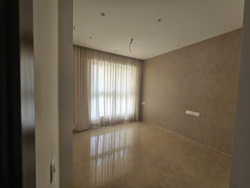 Room in 3 BHK Apartment at Hiranandani Highland, Powai – for Rent