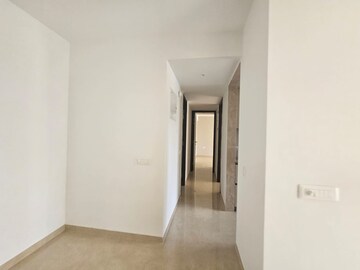 Room in 3 BHK Apartment at Hiranandani Highland, Powai – for Rent