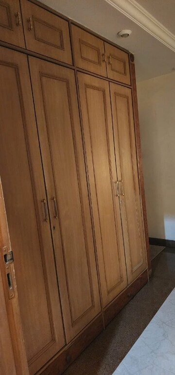 Bedroom in 2 BHK Apartment at Bandra West – for Rent
