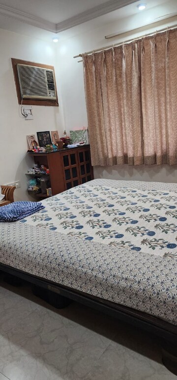 Bedroom in 2 BHK Apartment at Bandra West – for Rent