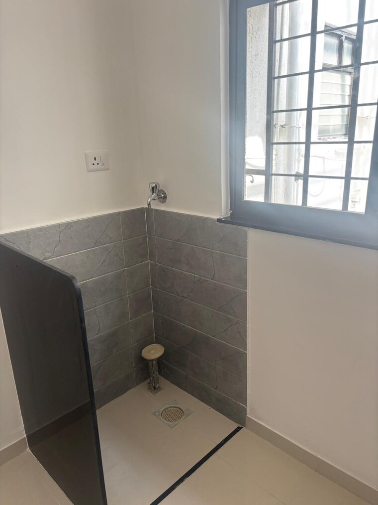 Bathroom, roshan-milestone 1 Bedroom 456 Sq.Ft. Apartment In Tathawade Pune 9195578