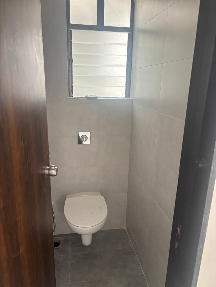 Bathroom, roshan-milestone 1 Bedroom 456 Sq.Ft. Apartment In Tathawade Pune 9195578
