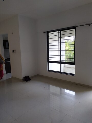 Room in 2 BHK Apartment at Pinnacle Cottage Close, Sinhagad Road – for Rent