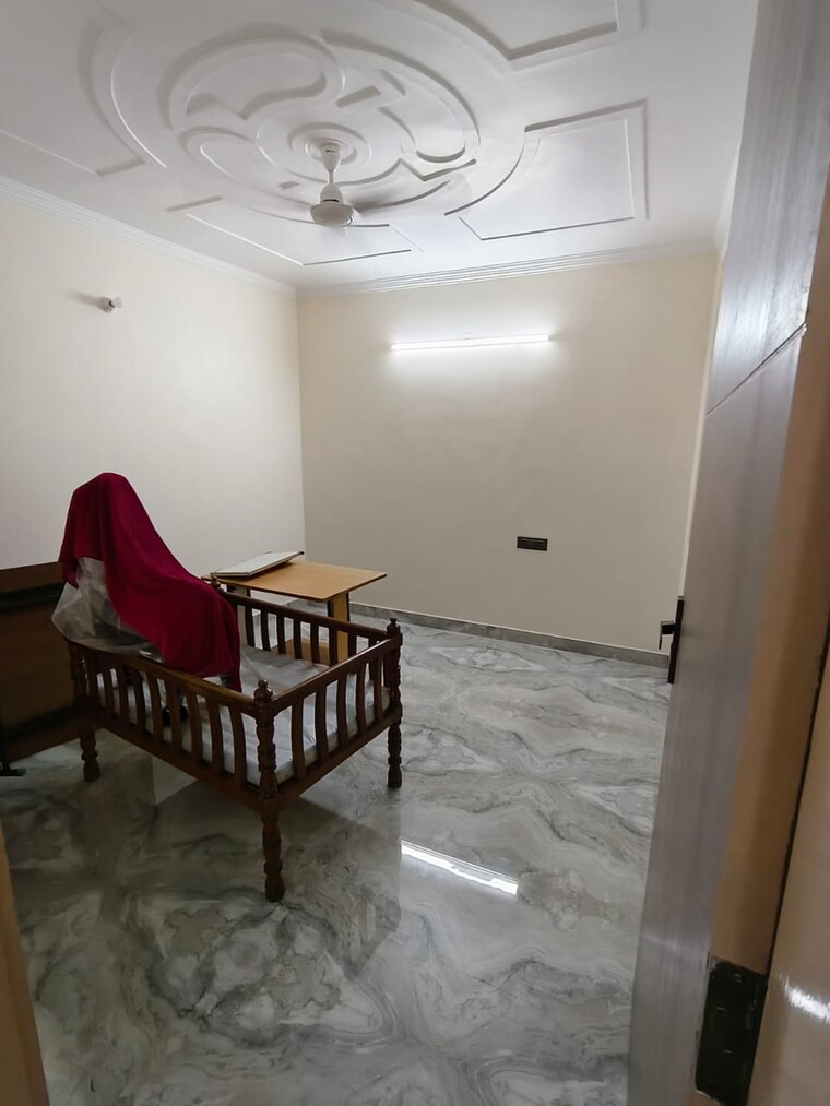 Room, freedom fighters enclave 2 Bedroom 900 Sq.Ft. Apartment In Freedom Fighters Enclave Delhi 9195586