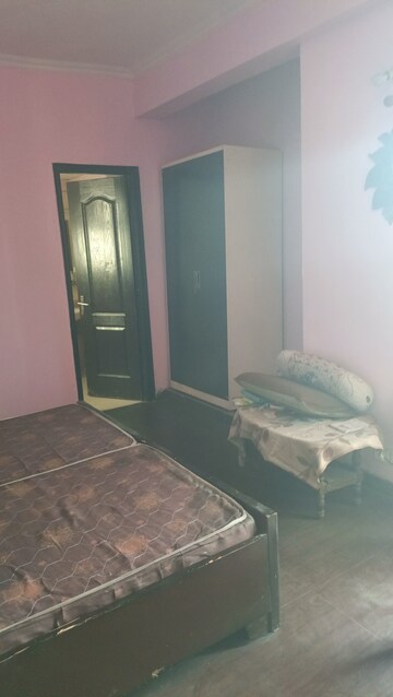 Room in 2 BHK Apartment at Gardenia Golf City, Sector 75 – for Rent