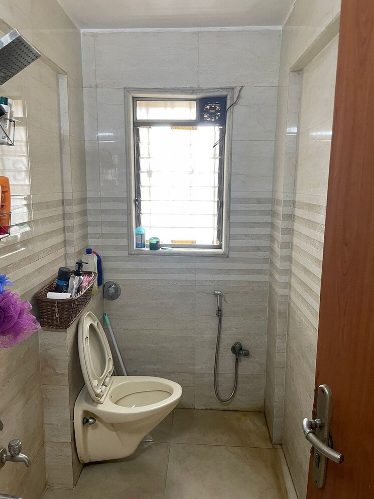 Bathroom, khar west 2 Bedroom 750 Sq.Ft. Apartment In Khar West Mumbai 9195582