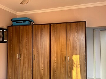 Room in 2 BHK Apartment at Khar West – for Rent