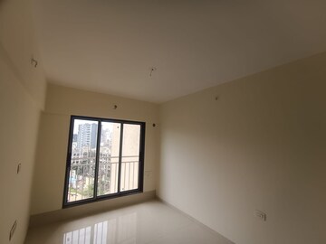 Room in 1 BHK Apartment at Oxford Navrang Crystal, Goregaon West – for Rent