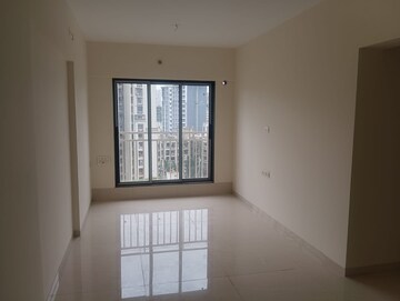 Room in 1 BHK Apartment at Oxford Navrang Crystal, Goregaon West – for Rent
