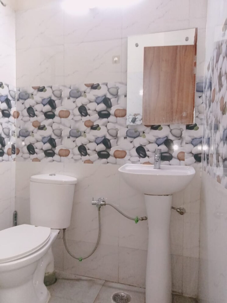 Bathroom, ardee-city 2 Bedroom 263 Sq.Yd. Builder Floor In Sector 52 Gurgaon 9195568
