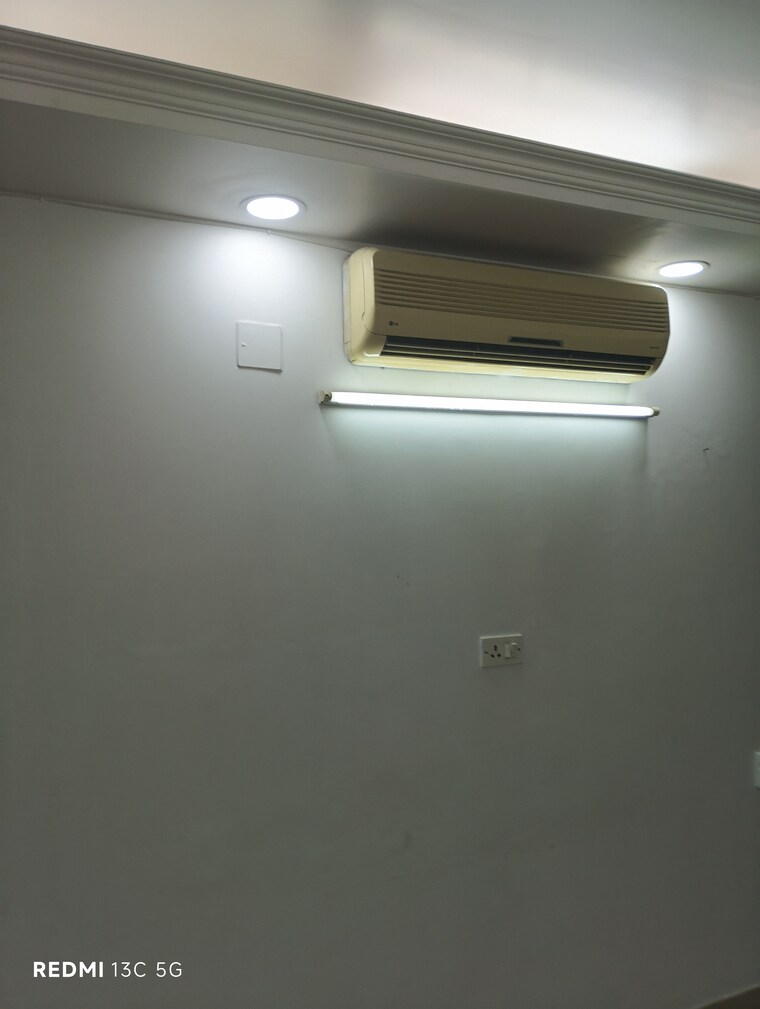 Room, lajpat nagar i Commercial Office Space 900 Sq.Ft. In Lajpat Nagar I Delhi 9195808