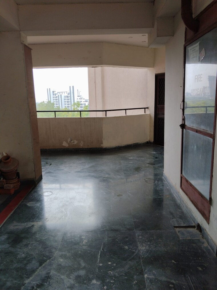 Other, omega i greater noida 3 Bedroom 1970 Sq.Ft. Apartment In Omega I Greater Noida Greater Noida 9195811