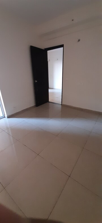 Room in 3 BHK Apartment at Land Craft Golf Links Apartment Phase 2, Pandav Nagar – for Rent