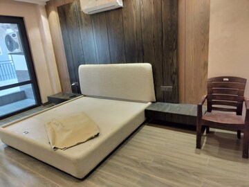 Living Room in 2.5 BHK Builder Floor at Ardee City, Sector 52 – for Rent