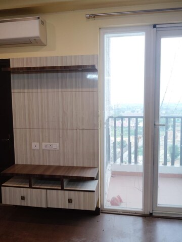 Room in 3 BHK Apartment at Tata Gurgaon Gateway, Sector 112 – for Rent