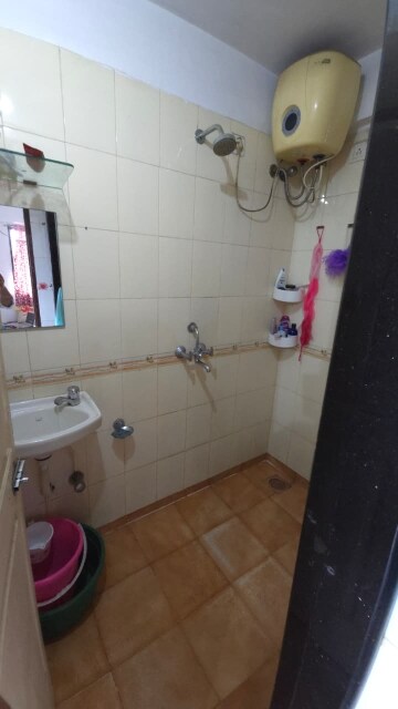 Master Bedroom in 1 BHK Apartment at Dindoshi Onkar CHS, Malad East – for Rent