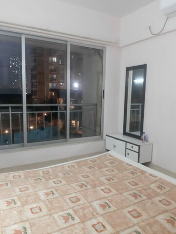 Room in 2 BHK Apartment at Lodha Aqua, Mira Road – for Rent