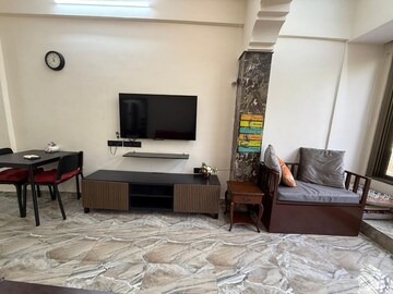Bedroom in 2 BHK Apartment at Khar West – for Rent
