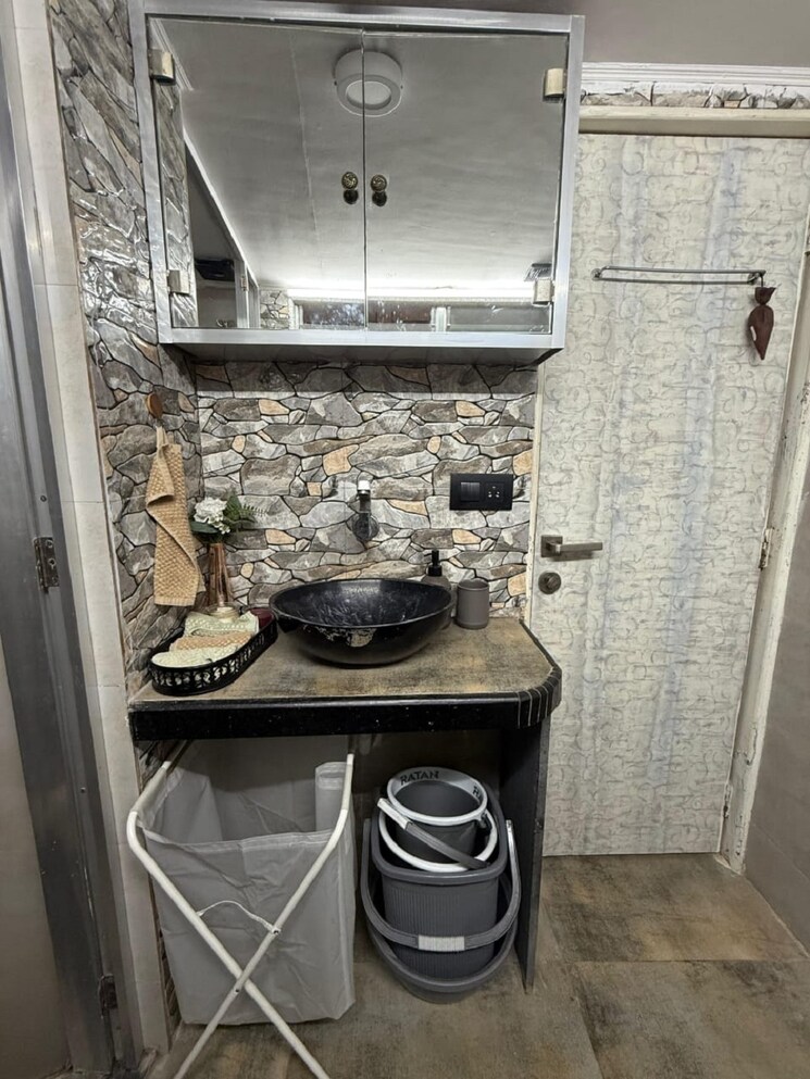 Bathroom, khar west 2 Bedroom 750 Sq.Ft. Apartment In Khar West Mumbai 9195858