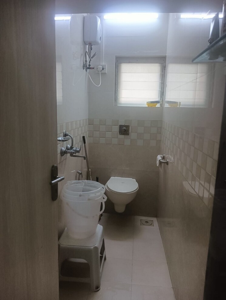 Bathroom, khar west 1 Bedroom 550 Sq.Ft. Apartment In Khar West Mumbai 9195959