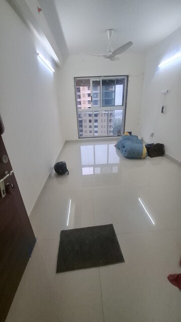 Team Area in 2 BHK Apartment at Worli – for Rent