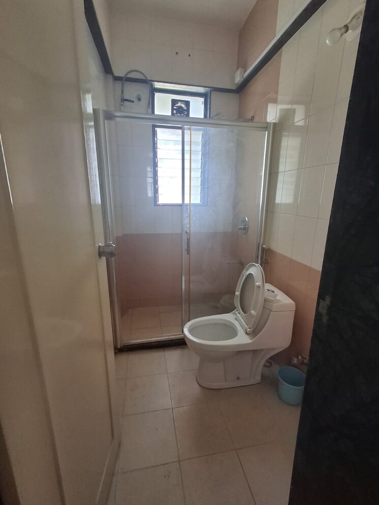 Bathroom, darode-jog-crossover-county 2 Bedroom 1050 Sq.Ft. Apartment In Sinhagad Road Pune 9195956