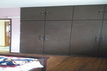 Room in 3 BHK Apartment at Prabhadevi CHS, Prabhadevi – for Rent
