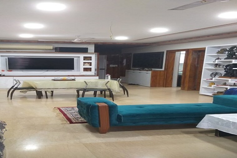  Parking, prabhadevi-chs 3 Bedroom 1600 Sq.Ft. Apartment In Prabhadevi Mumbai 9195979