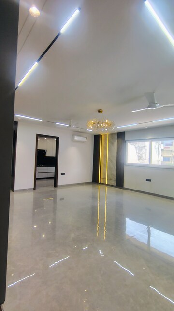 Room in 4 BHK Builder Floor at Sushant Lok 3, Sector 57 – for Rent