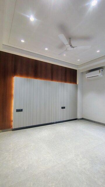 Kitchen in 4 BHK Builder Floor at Sushant Lok 3, Sector 57 – for Rent