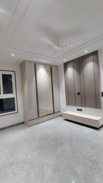 Building Lobby in 4 BHK Builder Floor at Sushant Lok 3, Sector 57 – for Rent
