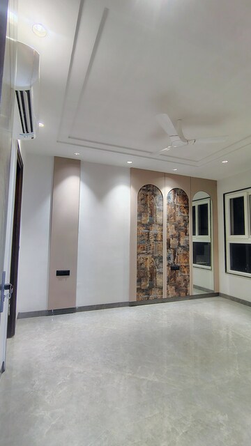 Building Lobby in 4 BHK Builder Floor at Sushant Lok 3, Sector 57 – for Rent