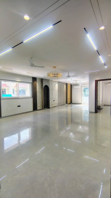 Living Room in 4 BHK Builder Floor at Sushant Lok 3, Sector 57 – for Rent