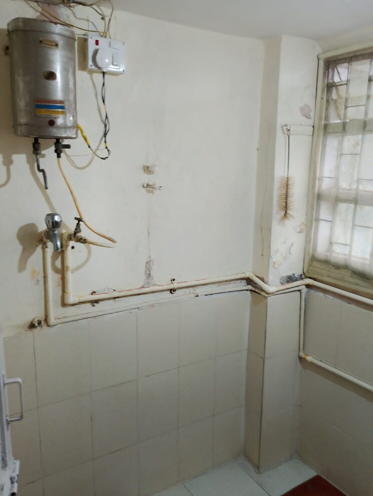 Bathroom, matunga west 1 Bedroom 550 Sq.Ft. Apartment In Matunga West Mumbai 9196029
