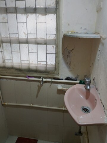 Bathroom in 1 BHK Apartment at Matunga West – for Rent