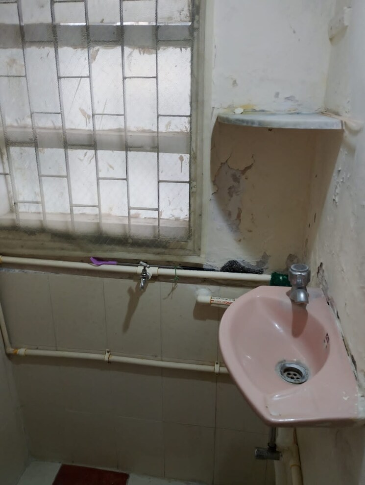 Bathroom, matunga west 1 Bedroom 550 Sq.Ft. Apartment In Matunga West Mumbai 9196029