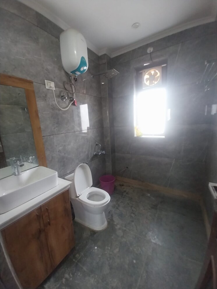 Bathroom, sushant-lok-2 3 Bedroom 1800 Sq.Ft. Builder Floor In Sector 57 Gurgaon 9196057