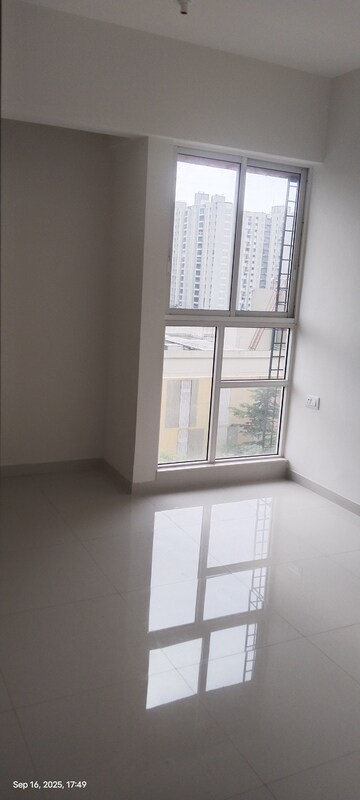 Room in 2 BHK Apartment at Lodha Crown Taloja Quality Homes, Dombivli East – for Rent