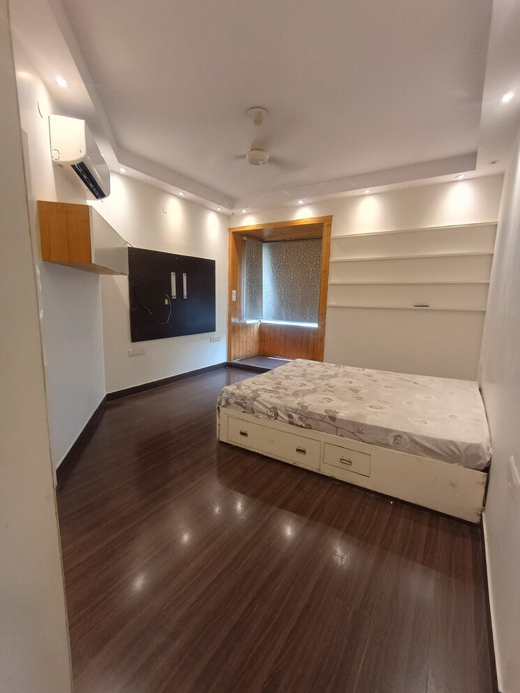 Bedroom, roop nagar 5 Bedroom 490 Sq.Yd. Builder Floor In Roop Nagar Delhi 9196079