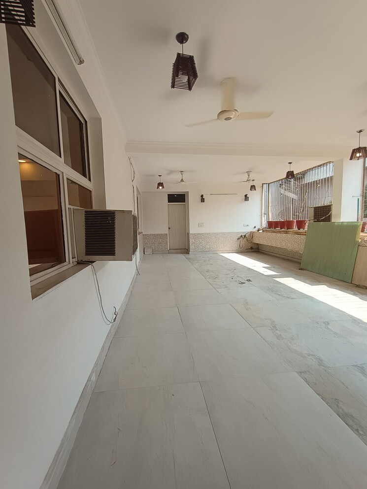 Kitchen, roop nagar 5 Bedroom 490 Sq.Yd. Builder Floor In Roop Nagar Delhi 9196079
