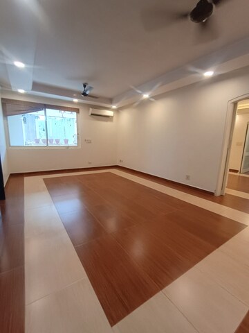 Room in 5 BHK Builder Floor at Roop Nagar – for Sale