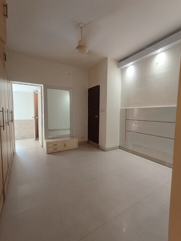Room in 5 BHK Builder Floor at Roop Nagar – for Sale