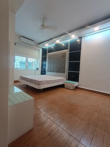 Room in 5 BHK Builder Floor at Roop Nagar – for Sale