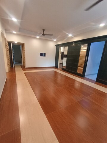 Room in 5 BHK Builder Floor at Roop Nagar – for Sale