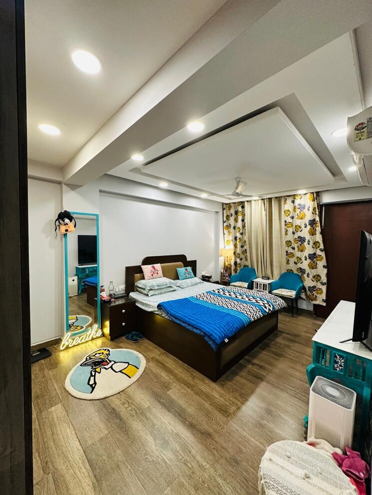 Bedroom, sector 52 3 Bedroom 242 Sq.Yd. Builder Floor In Sector 52 Gurgaon 9196083