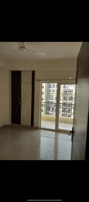Room in 2 BHK Apartment at Ajnara Le Garden, Sector 16b Greater Noida – for Sale