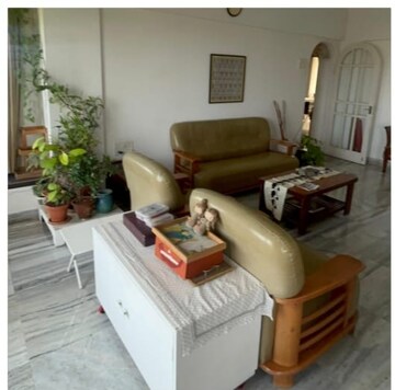 Team Area in 4 BHK Apartment at Sanjeev Enclave, Andheri West – for Rent