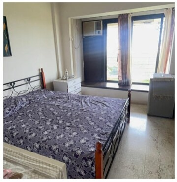 Bedroom in 4 BHK Apartment at Sanjeev Enclave, Andheri West – for Rent