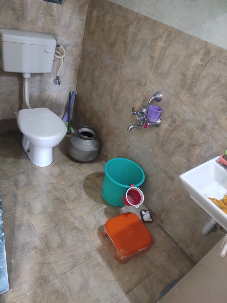 Bathroom, vilas-javdekar-yashwin-royal 2 Bedroom 1008 Sq.Ft. Apartment In Narhe Pune 9196120