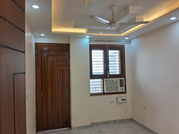 Room in 3 BHK Builder Floor at Vipul World Floors, Sector 48 – for Rent